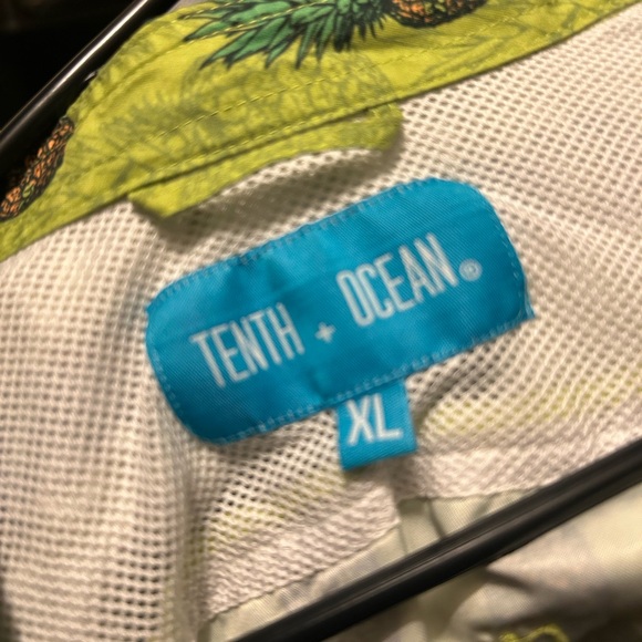 Mens Button Up Top - Picture 3 of 4